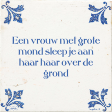 Een vrouw met grote mond sleep je aan haar haar over de grond - 9 keer bekeken