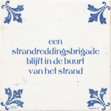 een strandreddingsbrigade blijft in de buurt van het strand - 13 keer bekeken